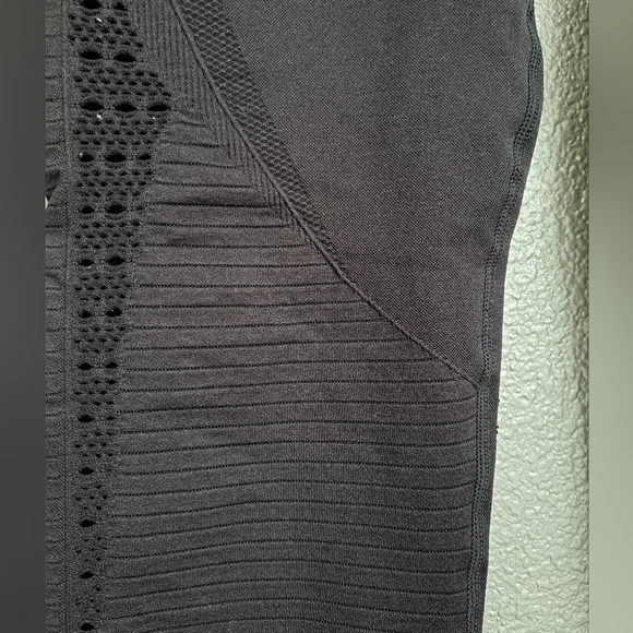 Gymshark Seamless Black Leggings With Side Cutouts - Picture 2 of 7